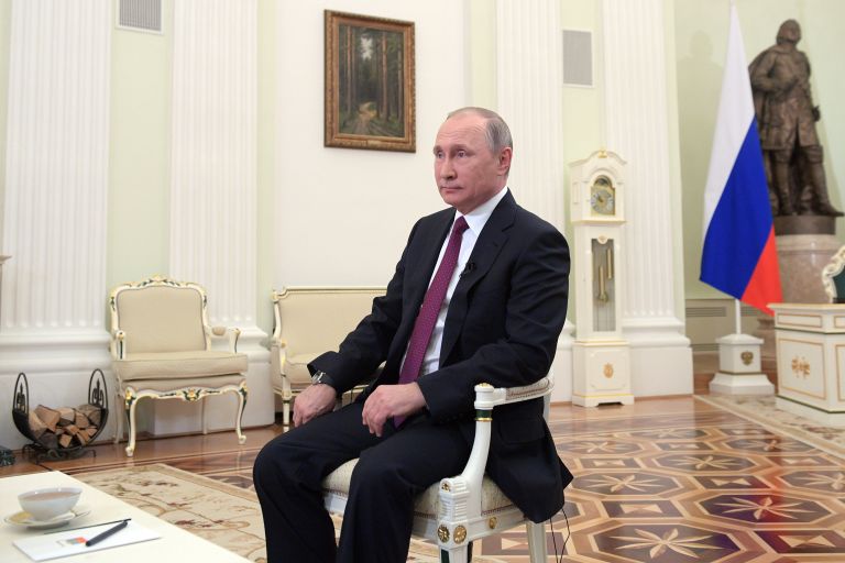 Президент РФ Владимир Путин во время интервью в Кремле телекомпании Ниппон и газете Иомиури. 7 декабря 2016 Президент РФ Владимир Путин во время интервью в Кремле телекомпании Ниппон и газете Иомиури. 7 декабря 2016