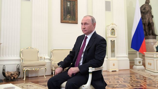 Президент РФ Владимир Путин во время интервью в Кремле телекомпании Ниппон и газете Иомиури. 7 декабря 2016 Президент РФ Владимир Путин во время интервью в Кремле телекомпании Ниппон и газете Иомиури. 7 декабря 2016