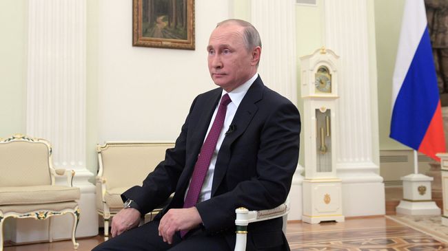Президент РФ Владимир Путин во время интервью в Кремле телекомпании Ниппон и газете Иомиури. 7 декабря 2016 Президент РФ Владимир Путин во время интервью в Кремле телекомпании Ниппон и газете Иомиури. 7 декабря 2016