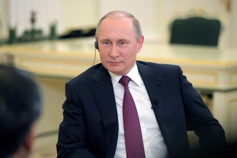 Президент РФ Владимир Путин во время интервью в Кремле телекомпании Ниппон и газете Иомиури. 7 декабря 2016 Президент РФ Владимир Путин во время интервью в Кремле телекомпании Ниппон и газете Иомиури. 7 декабря 2016