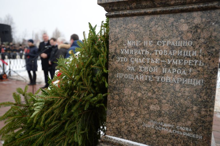 Памятный знак на месте казни Зои Космодемьянской в подмосковном селе Петрищево