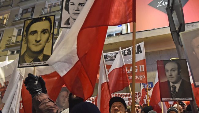 В Варшаве около 30 тысяч человек вышли на марш протеста В Варшаве около 30 тысяч человек вышли на марш протеста