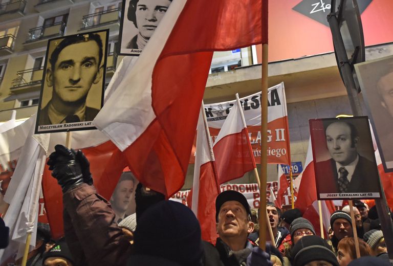 В Варшаве около 30 тысяч человек вышли на марш протеста