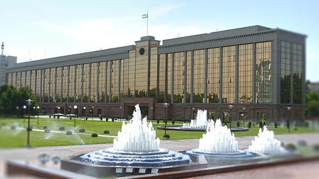 Здание правительства Узбекистана. Архивное фото