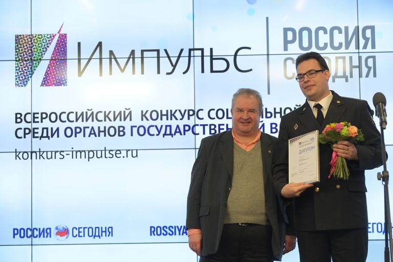 Член жюри В.Евстафьев и призер в номинации «Лучшая аудиореклама» - представитель УФССП России по Свердловской области Член жюри В.Евстафьев и призер в номинации «Лучшая аудиореклама» - представитель УФССП России по Свердловской области