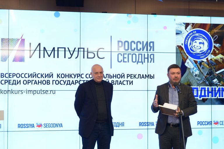 Член жюри конкурса А.Ковылов и призер в номинации Лучшая рекламная кампания, победитель в спецноминации Трендсеттер года - представитель госкорпорации Роскосмос И. Буренков Член жюри конкурса А.Ковылов и призер в номинации Лучшая рекламная кампания, победитель в спецноминации Трендсеттер года - представитель госкорпорации Роскосмос И. Буренков