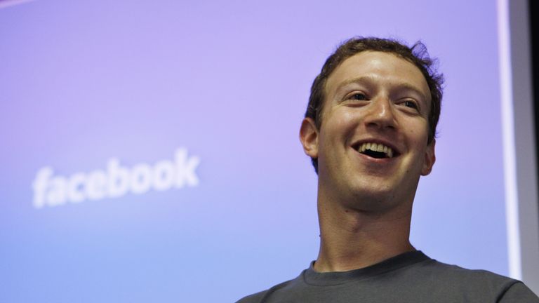 Глава Facebook Марк Цукерберг в штаб-квартире Facebook в Пало-Альт, США Глава Facebook Марк Цукерберг в штаб-квартире Facebook в Пало-Альт, США