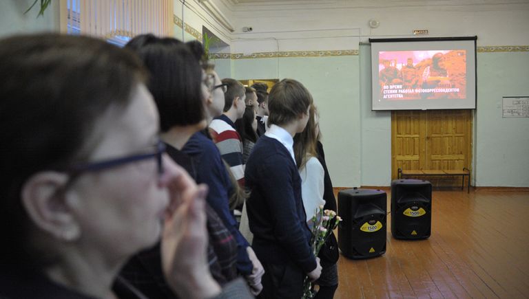 Церемония открытия бюста Андрея Стенина в школе №2 города Печора республики Коми Церемония открытия бюста Андрея Стенина в школе №2 города Печора республики Коми