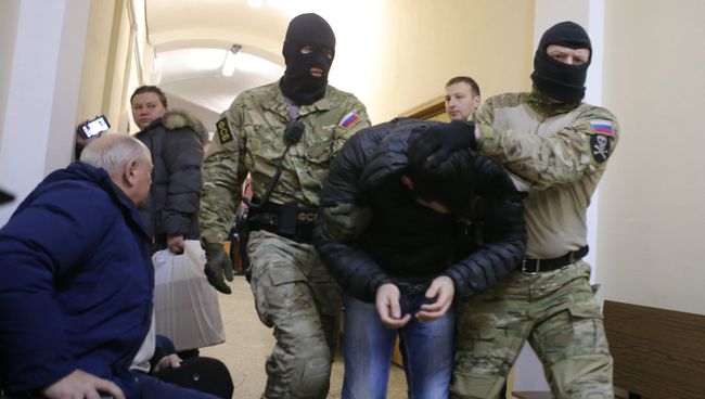 Подозреваемый в подготовке терактов в Москве Тамерлан Сычоев в Мещанском суде. 16 декабря 2016