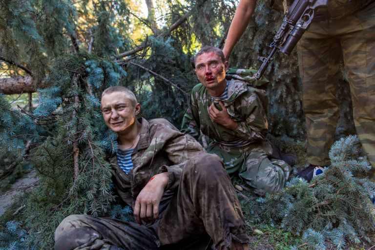 Раненые украинские десантники, взятые в плен в ходе боя за город Шахтерск Раненые украинские десантники, взятые в плен в ходе боя за город Шахтерск