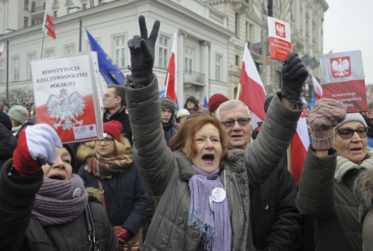 Митинг в Варшаве у президентского дворца Митинг в Варшаве у президентского дворца