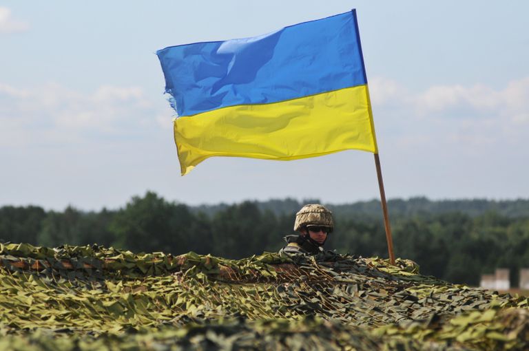 Украинский военный на учениях во Львовской области Украинский военный на учениях во Львовской области