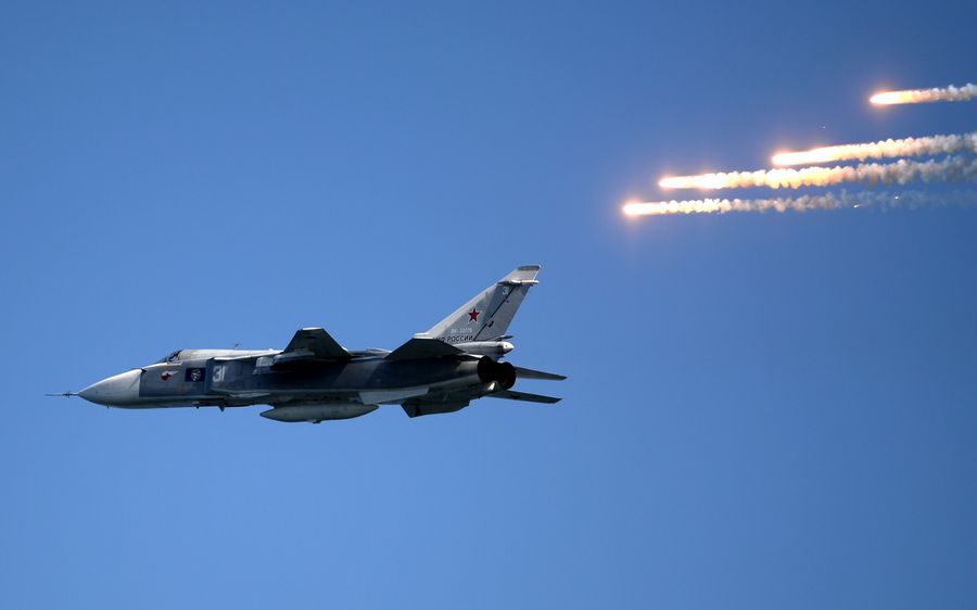 Су-24 во время празднования Дня Военно-морского флота России в Севастополе