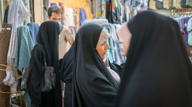Женщины в хиджабах. Архивное фото Женщины в хиджабах. Архивное фото