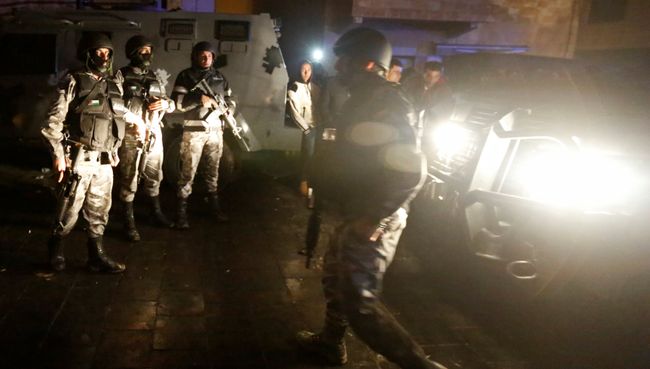 Операция по задержанию участников нападения на полицейских и средневековый замок крестоносцев в городе Эль-Карак на западе Иордании. 18 декабря 2016 Операция по задержанию участников нападения на полицейских и средневековый замок крестоносцев в городе Эль-Карак на западе Иордании. 18 декабря 2016