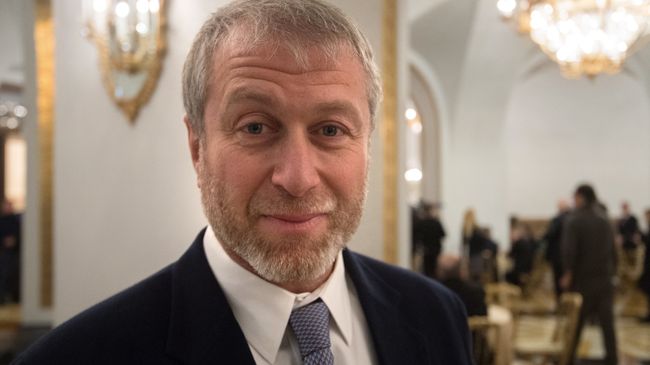Предприниматель Роман Абрамович перед началом встречи президента РФ Владимира Путина с представителями российских деловых кругов в Кремле. 19 декабря 2016