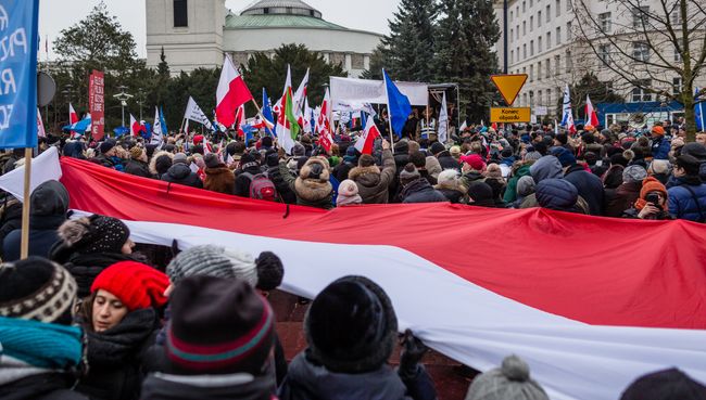 Антиправительственная демонстрация оппозиционных партий в Варшаве. 17 декабря 2016 Антиправительственная демонстрация оппозиционных партий в Варшаве. 17 декабря 2016