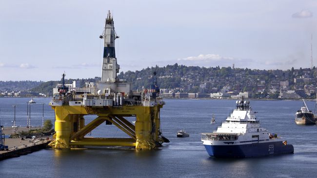 Буровая платформа для добычи нефти в Арктике. Архивное фото Буровая платформа для добычи нефти в Арктике. Архивное фото