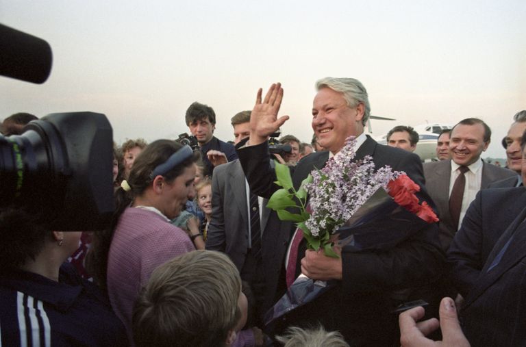 Встреча Бориса Ельцина в аэропорту города Воронежа. 27 мая 1991 года 