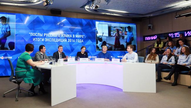 Пресс-конференция международной волонтерской программы Послы русского языка в мире в МИА Россия сегодня