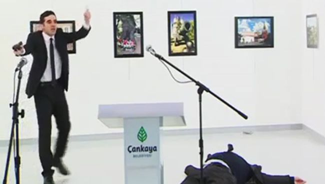 Момент покушения на российского посла в Турции Андрея Карлова Момент покушения на российского посла в Турции Андрея Карлова
