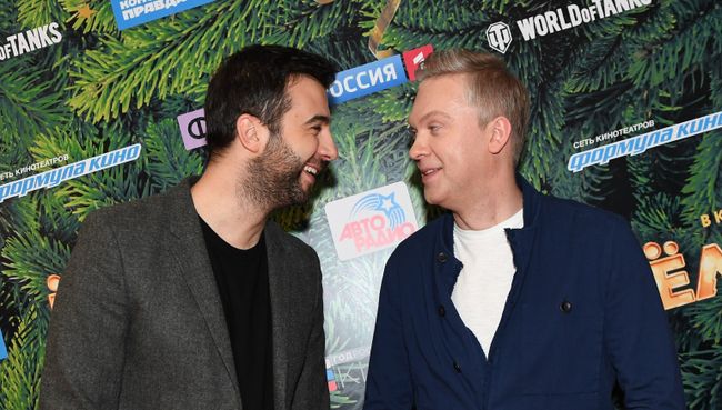 Актеры Иван Ургант и Сергей Светлаков на премьере фильма Елки 5 в Москве Актеры Иван Ургант и Сергей Светлаков на премьере фильма Елки 5 в Москве