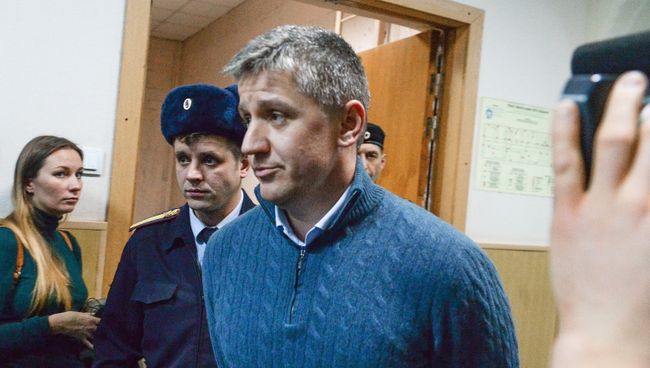 Бывший председатель правления компании РусГидро Евгений Дод в здании Басманного суда города Москвы. Архивное фото Бывший председатель правления компании РусГидро Евгений Дод в здании Басманного суда города Москвы. Архивное фото