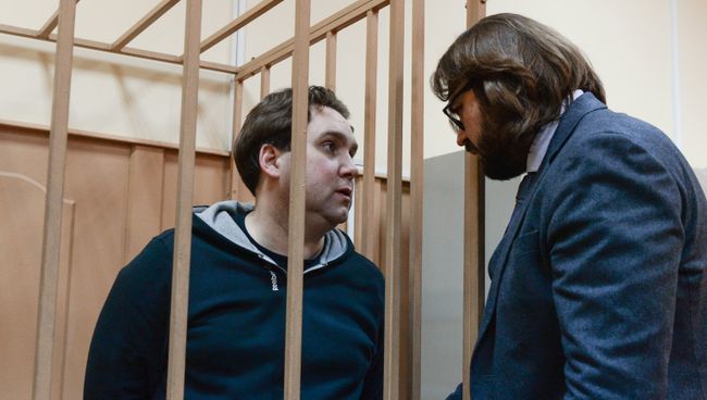 Бывший бухгалтер компании РусГидро Дмитрий Финкель в Басманном суде Бывший бухгалтер компании РусГидро Дмитрий Финкель в Басманном суде