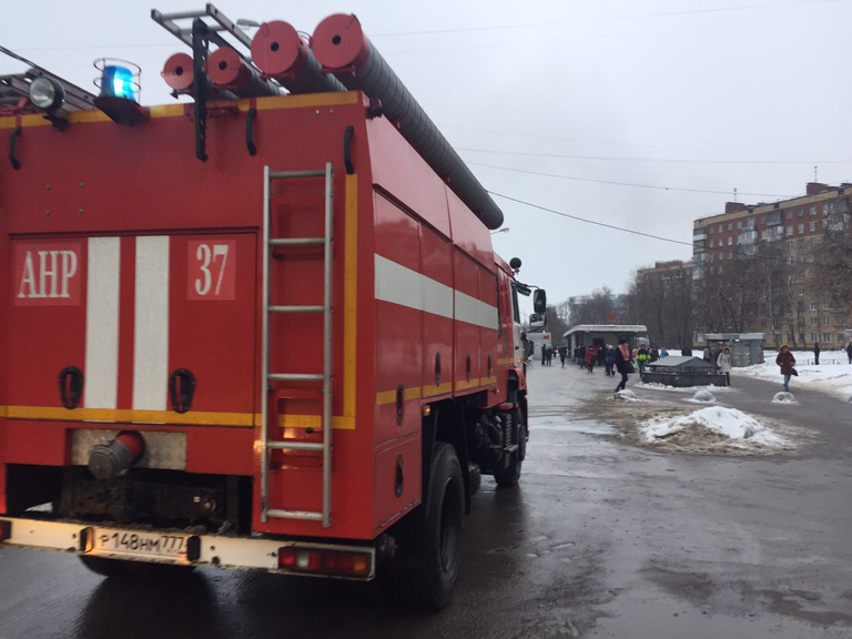 Дым у метро Коломенское, где раздался хлопок. 22 декабря 2016 Дым у метро Коломенское, где раздался хлопок. 22 декабря 2016