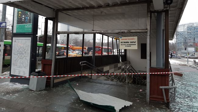 Вход в метро Коломенское, где раздался хлопок. 22 декабря 2016 Вход в метро Коломенское, где раздался хлопок. 22 декабря 2016
