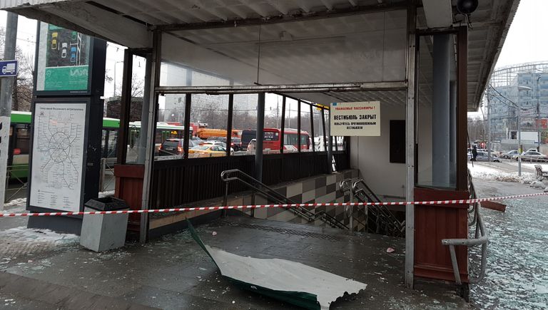 Вход в метро Коломенское, где раздался хлопок. 22 декабря 2016 Вход в метро Коломенское, где раздался хлопок. 22 декабря 2016