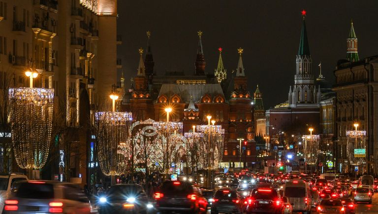 Новогодняя иллюминация на Тверской улице в Москве