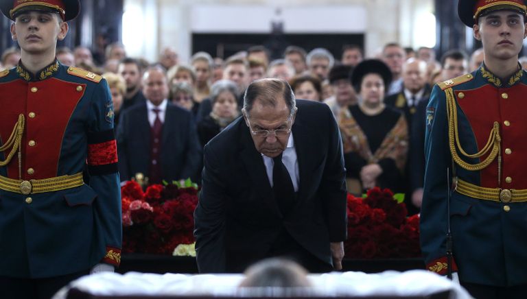 Министр иностранных дел РФ Сергей Лавров на церемонии прощания с послом России в Турции Андреем Карловым Министр иностранных дел РФ Сергей Лавров на церемонии прощания с послом России в Турции Андреем Карловым