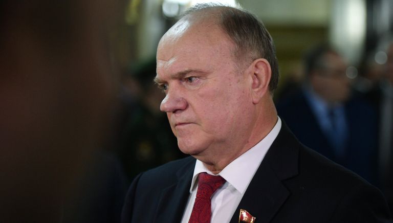 Председатель ЦК КПРФ Геннадий Зюганов на церемонии прощания с послом России в Турции Андреем Карловым Председатель ЦК КПРФ Геннадий Зюганов на церемонии прощания с послом России в Турции Андреем Карловым