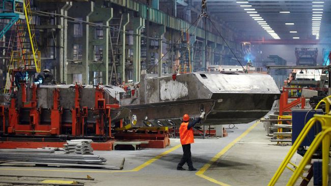Сварка корпуса бронетранспортера БТР-МДМ Ракушка в цехе Курганского машиностроительного завода. Архивное фото.
