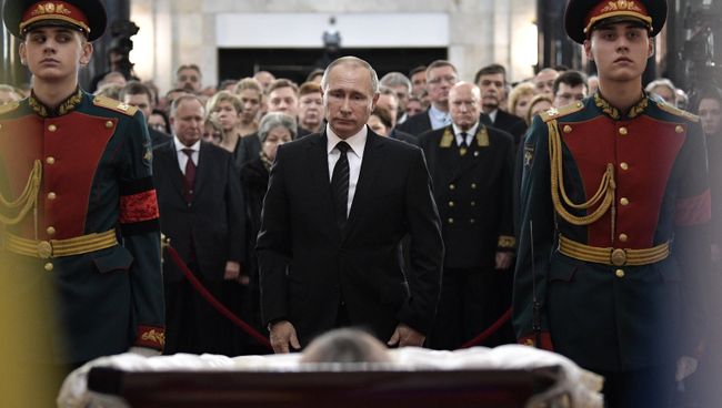 Президент РФ Владимир Путин на церемонии прощания с российским послом в Турции Андреем Карловым. 22 декабря 2016