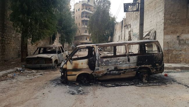 Сгоревшие автомобили в освобожденном квартале восточного Алеппо в Сирии. Архивное фото Сгоревшие автомобили в освобожденном квартале восточного Алеппо в Сирии. Архивное фото