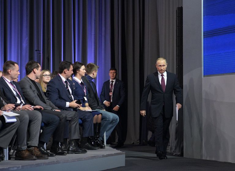 Президент РФ Владимир Путин на двенадцатой большой ежегодной пресс-конференции в Центре международной торговли на Красной Пресне. 23 декабря 2016 Президент РФ Владимир Путин на двенадцатой большой ежегодной пресс-конференции в Центре международной торговли на Красной Пресне. 23 декабря 2016