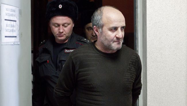 Задержанный по делу о массовом отравлении парфюмерным концентратом Боярышник в Ленинском районном суде Иркутска. 23 декабря 2016 Задержанный по делу о массовом отравлении парфюмерным концентратом Боярышник в Ленинском районном суде Иркутска. 23 декабря 2016