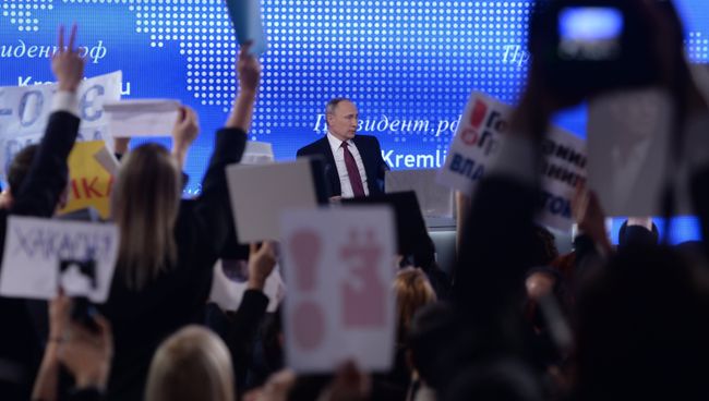 Президент РФ Владимир Путин на двенадцатой большой ежегодной пресс-конференции в Центре международной торговли на Красной Пресне. 23 декабря 2016 Президент РФ Владимир Путин на двенадцатой большой ежегодной пресс-конференции в Центре международной торговли на Красной Пресне. 23 декабря 2016