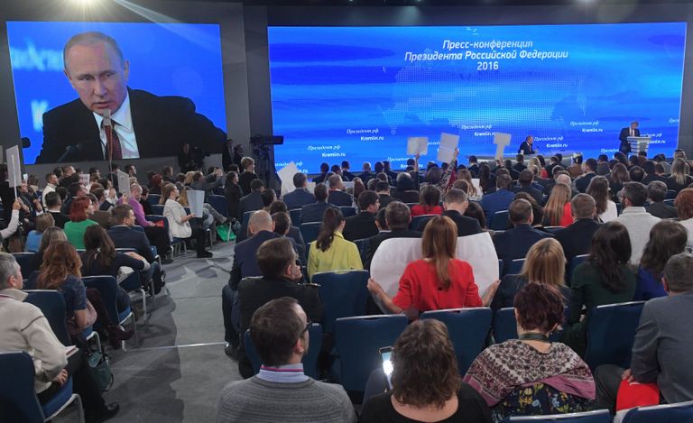 Президент РФ Владимир Путин на двенадцатой большой ежегодной пресс-конференции в Центре международной торговли на Красной Пресне. 23 декабря 2016 Президент РФ Владимир Путин на двенадцатой большой ежегодной пресс-конференции в Центре международной торговли на Красной Пресне. 23 декабря 2016
