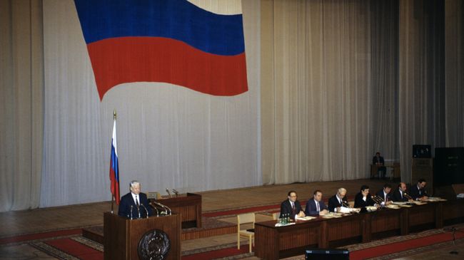 Президент России Борис Ельцин во время заседания парламента. Декабрь 1991 Президент России Борис Ельцин во время заседания парламента. Декабрь 1991