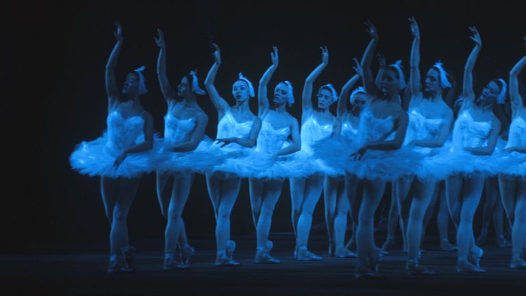 Балет Лебединое озеро в постановке Юрия Григоровича на сцене Большого театра Балет Лебединое озеро в постановке Юрия Григоровича на сцене Большого театра