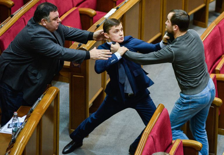Депутаты на заседании Верховной рады Украины в Киеве. 23 декабря 2016 Депутаты на заседании Верховной рады Украины в Киеве. 23 декабря 2016