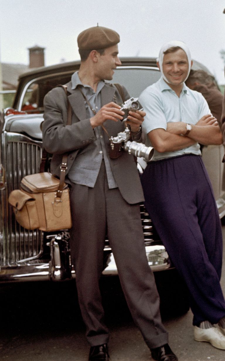 Фотограф Юрий Абрамочкин и первый космонавт Юрий Гагарин. 1961 год Фотограф Юрий Абрамочкин и первый космонавт Юрий Гагарин. 1961 год