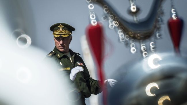 Главный военный дирижер РФ Валерий Халилов. Архивное фото Главный военный дирижер РФ Валерий Халилов. Архивное фото
