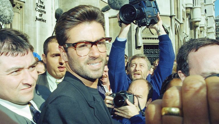 Британский певец Джордж Майкл 1993 год Британский певец Джордж Майкл 1993 год