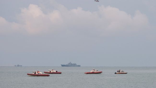 Поисково-спасательные работы у побережья Черного моря, где потерпел крушение самолет Минобороны РФ Ту-154. 26 декабря 2016 Поисково-спасательные работы у побережья Черного моря, где потерпел крушение самолет Минобороны РФ Ту-154. 26 декабря 2016