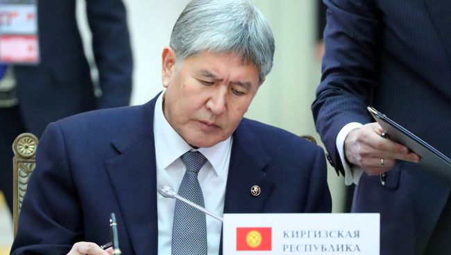 Президент Киргизии Алмазбек Атамбаев. Архивное фото Президент Киргизии Алмазбек Атамбаев. Архивное фото