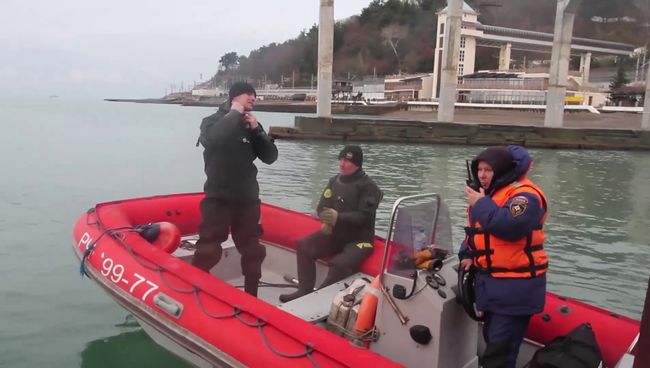 Поисковые работы в акватории Черного моря в районе крушения самолета ТУ-154 в Сочи Поисковые работы в акватории Черного моря в районе крушения самолета ТУ-154 в Сочи